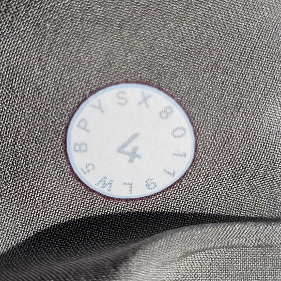 Lululemon "On The Fly" pants, Size 4 - Picture 6 of 7